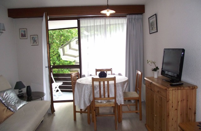 Appartement lumineux , cosy, avec parking privé gratuit et terrasse pour 4