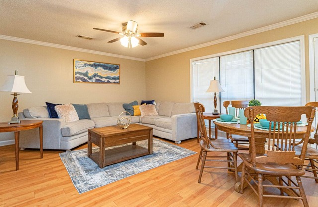 Bright & Cosy Carriage Hill Home For 4 Guests