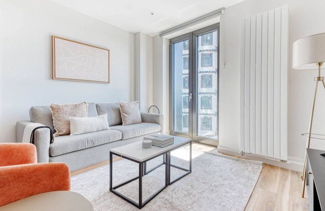 Bright Croydon 1BR, new build w/ 24h security, nr Tube, by Blueground