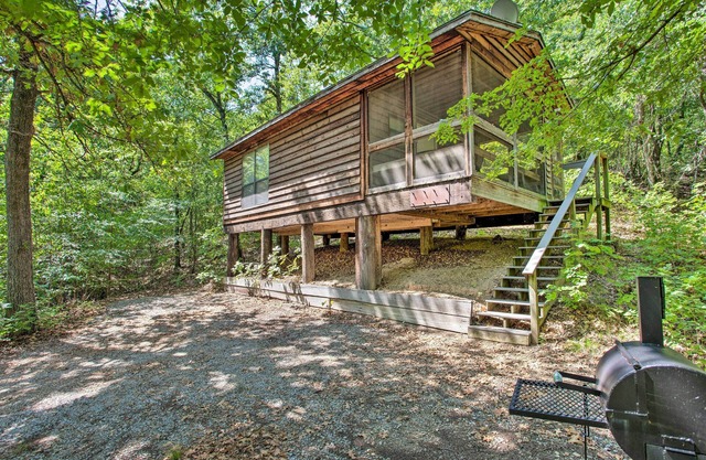 Bright Davis Escape w/ Screened-In Porch!