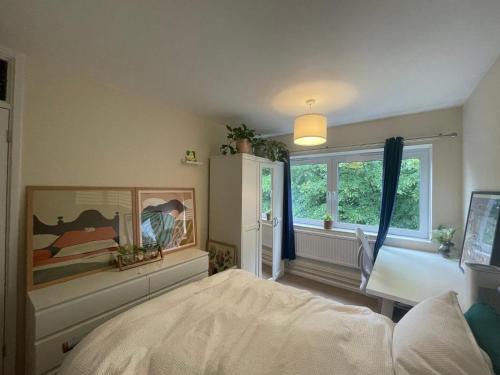 Bright Double Room near Lewisham Station