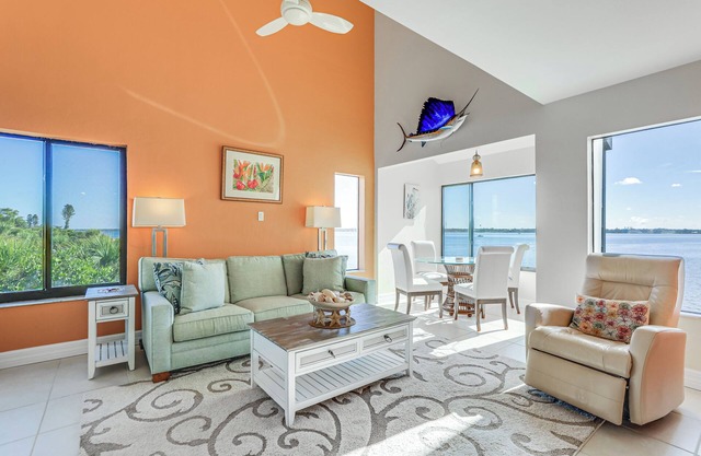 Bright Englewood Gem: Rooftop Patio, Walk to Beach