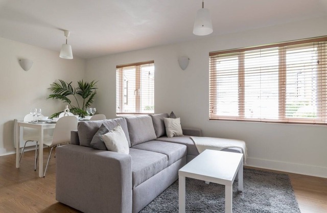 Bright Fully Furnished Apartment/ 2 Parking Spaces