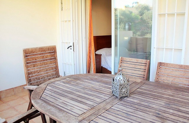 Bright house for 4 people 700 meters from the beach with pool