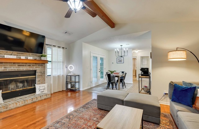Bright Lynn Haven Home w/ Screened Porch & Yard!