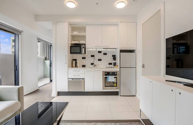 Bright & Modern Auckland Cbd Apartment
