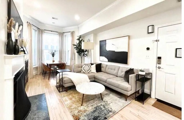 Bright & Modern 3BD/3BA Rowhouse in Capitol Hill - Free Parking for 2 Vehicles