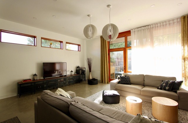 Bright Modern Architectural Home - Peaceful Area close to downtown