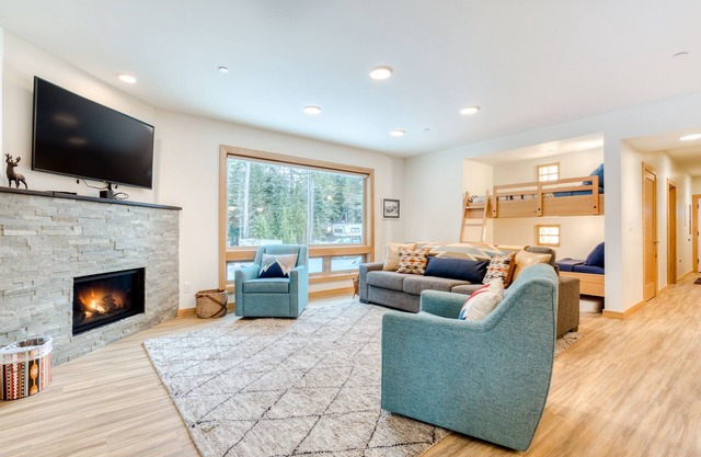 Bright & modern dog-friendly getaway w/ private balcony, gas grill, & free WiFi