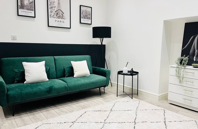 Bright Modern Flat in Ealing - Next to Tube and City Centre