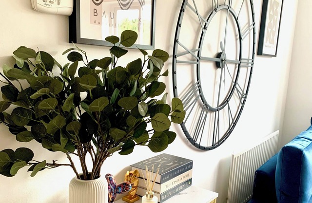 Bright modern flat in central Twickenham