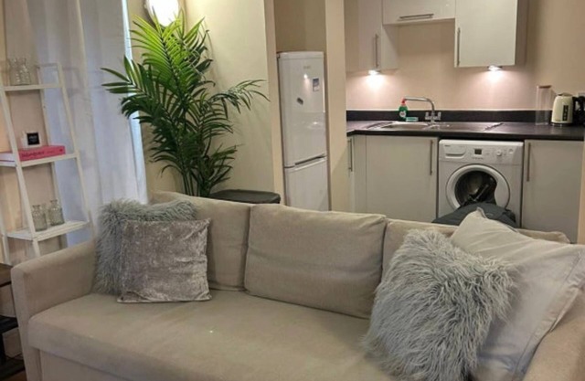 Bright Modern Luxury Three bedroom House in the Heart of Chatham