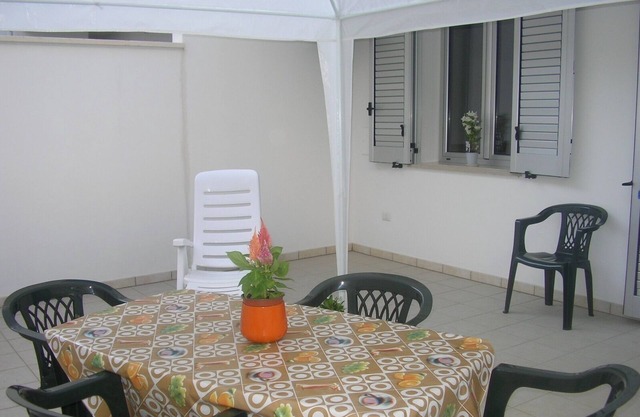 NOUVEAU SOUS-SOL LUMINEUX AVEC JARDIN 4 PLACES