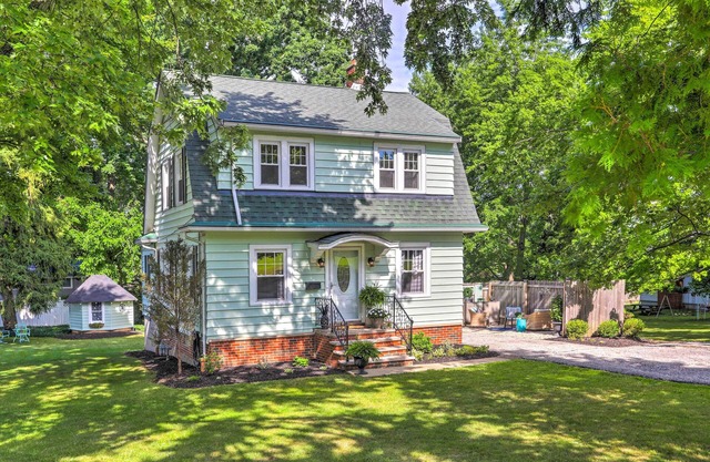 Bright Parma Home w/ Outdoor Space < 10 Mi to Dtwn