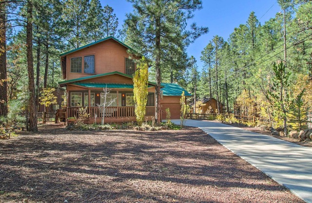 Bright Pinetop Cabin w/ Porch Near Show Low Lake!