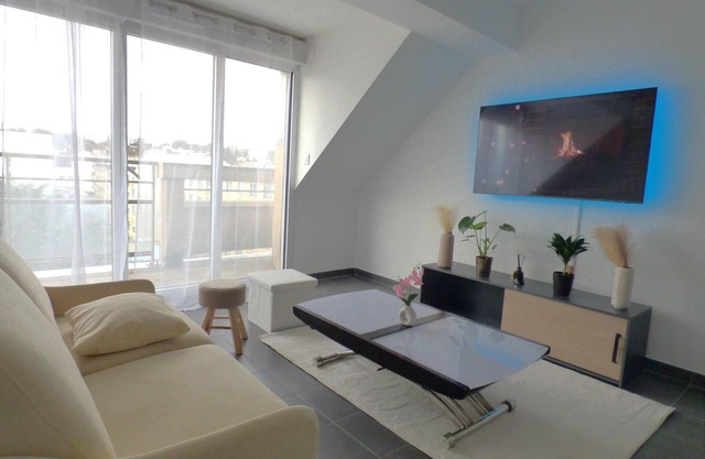 Appartement studio refait à neuf, lumineux, proche d'Orly, Paris et Disneyland