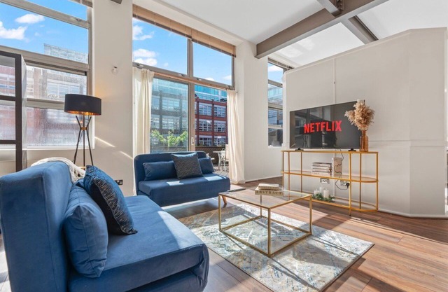 Bright Space in Birmingham - Balcony & WiFi
