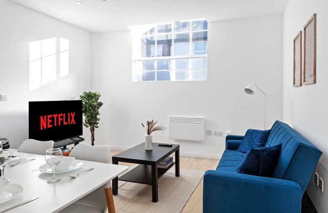 Bright & Spacious Home | Free Parking | Sleeps 5!