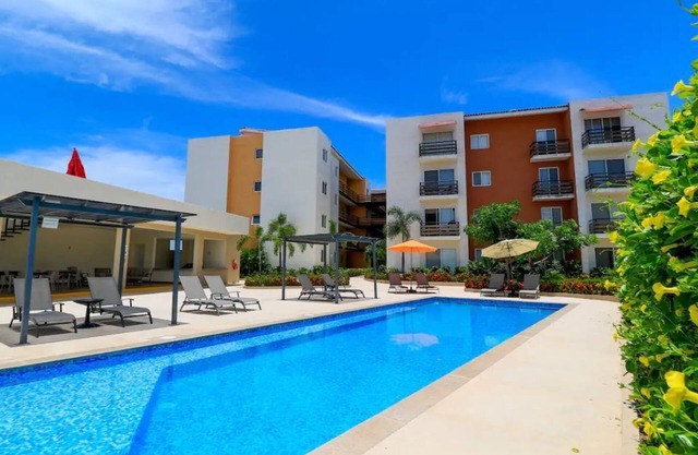 Bright & Spacious 2bd-2ba Condo + Pool + Jacuzzi + Gym