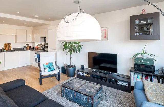 Bright 2 Bedroom 2 Bathroom Apartment near Chelsea