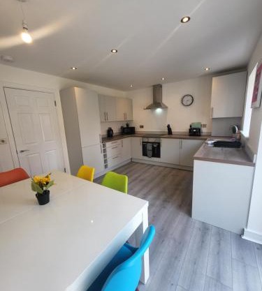 Bright & Spacious 3-Bed Rotherham Home Ideal for Families or Contractors