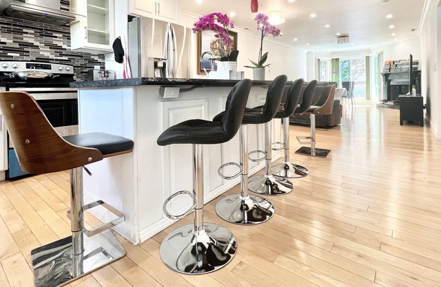 Bright Spacious 3bd/3bath Apt in the Heart of SF!