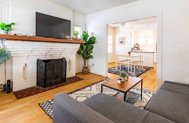 Bright, Spacious Ferndale Bungalow!