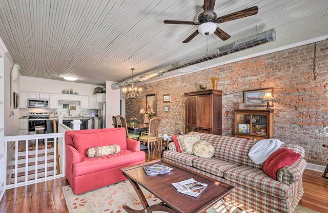 NEW! Bright Spencer Apartment - Newly Renovated!