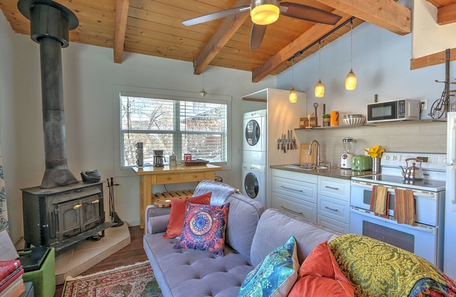 Bright Studio w/ Full Kitchen, Lg. Deck & Views, 2 Mi. to Downtown,10 Mi. to Ski