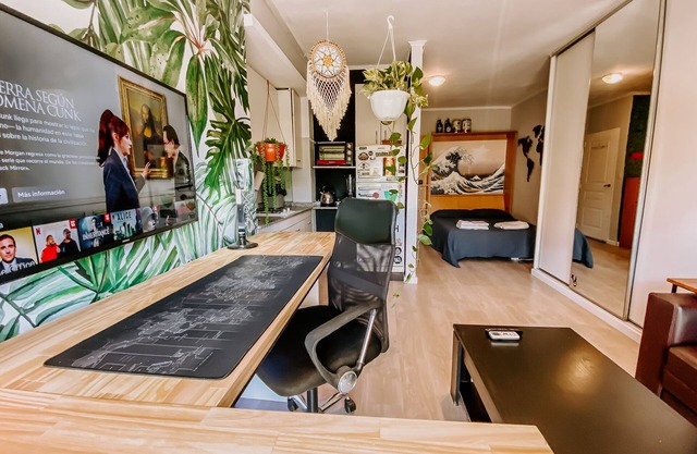 Bright Studio with balcony, hammock and big desk