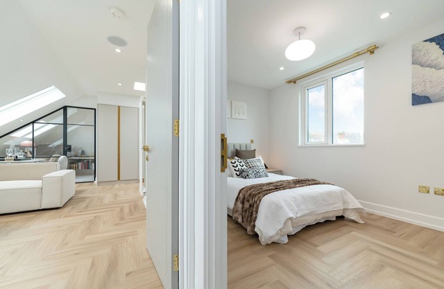 Bright & Stylish Flat Near Wimbledon – Your London Escape Awaits!
