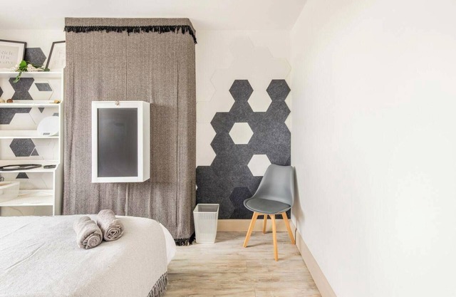 Bright & Stylish 4-Bed Home in the Heart of Morden