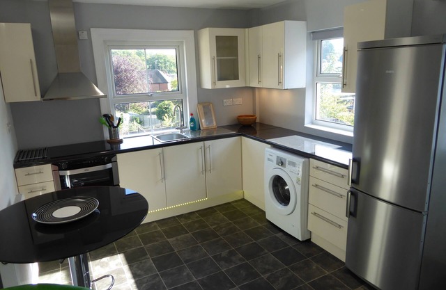 Lumineux, ensoleillé, appartement 1 chambre sur la rue haute