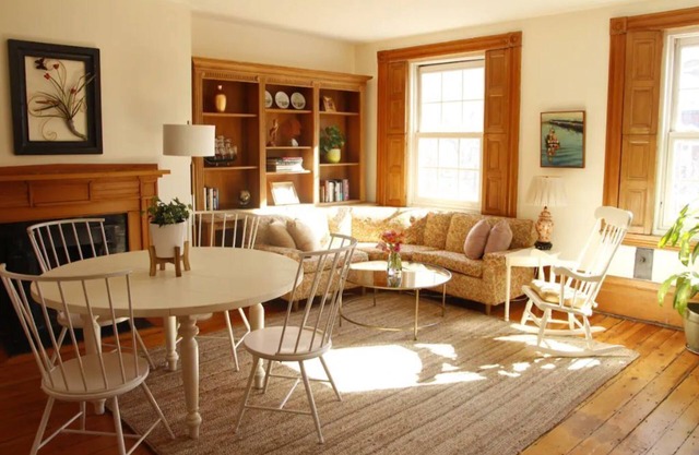 Bright & Sunny West End Apartment with Private Parking.