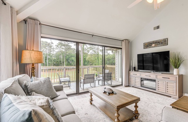 Bright Sunset Beach Condo w/ Golf Course View