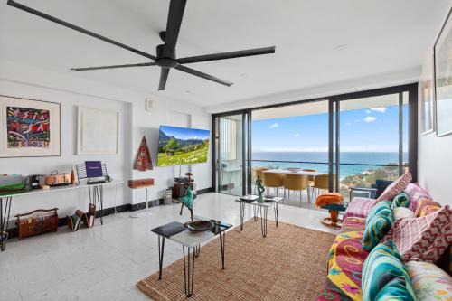 Bright Tamarama 2-Bed Apartment with Balcony Views