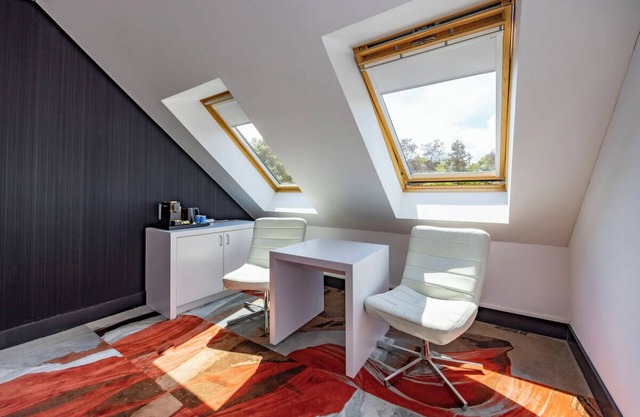 Bright Unit Near Climbing Park Garden Views Parking Included