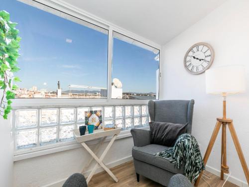 Bright Valadim Apartment