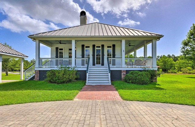 Bright Waveland Home - Walk to Beach Access!