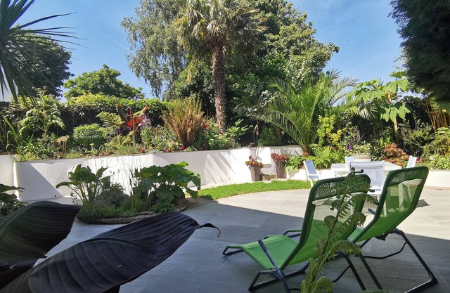 Bright, welcoming Falmouth 2 bed home with garden and parking