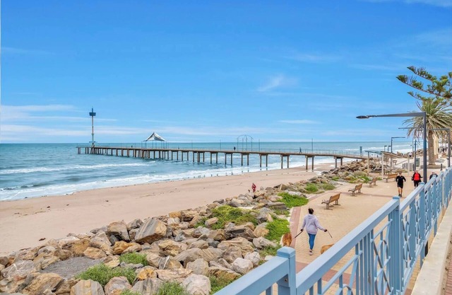 Brightly Beachside Where Jetty Rd meets the Ocean