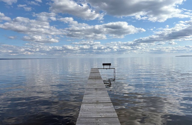 Brighton Beach Cottage with sandy shores on Lake Winnebago!
