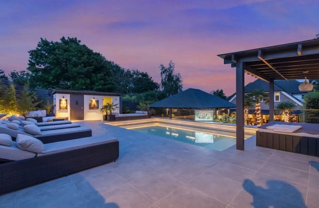 Brighton Luxury Spa Escape - By Crown Gardens Holiday Homes