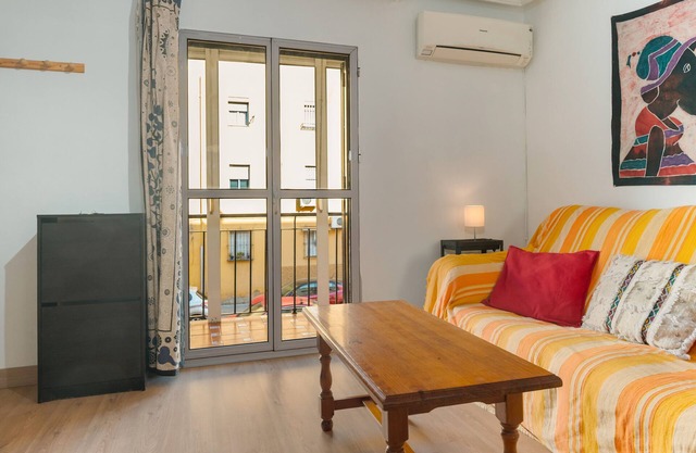 Brigth Apartment 'Macarena' with Balcony, Wi-Fi and Air Conditioning