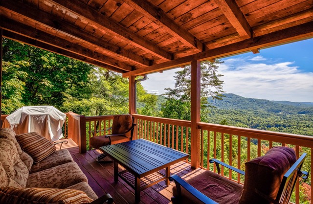 Brilliant cabin with mountain view, fireplace, air hockey, central AC & W/D