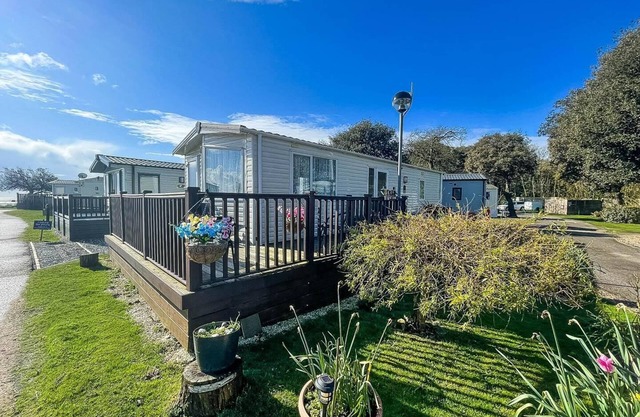 Caravane de luxe avec vue partielle sur la mer à louer près de la plage ref 32026.