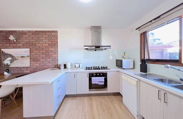 Brilliant & Stylish 2Bdr 4Bds Flat Free Netflix & Foxtel *Parking*SmartTV