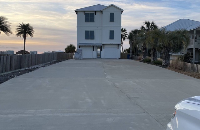 Bring your boat, Park your trailer / Bayfront home with Dock - Private Pool