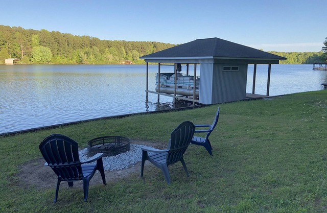 Rassemblez vos amis et votre famille au lac Gaston 6BR / 4B
