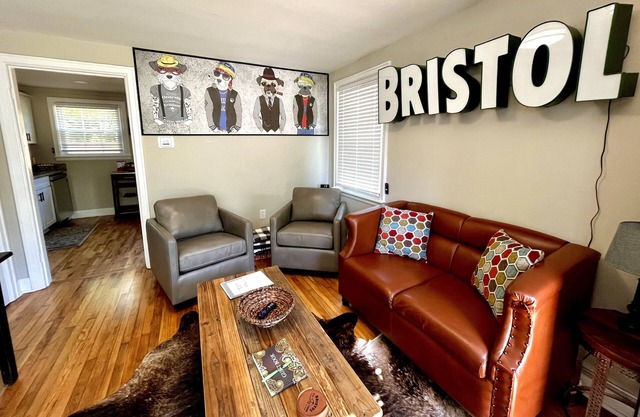 Discover Urban Charm: Your Stylish Sanctuary in Downtown Bristol
